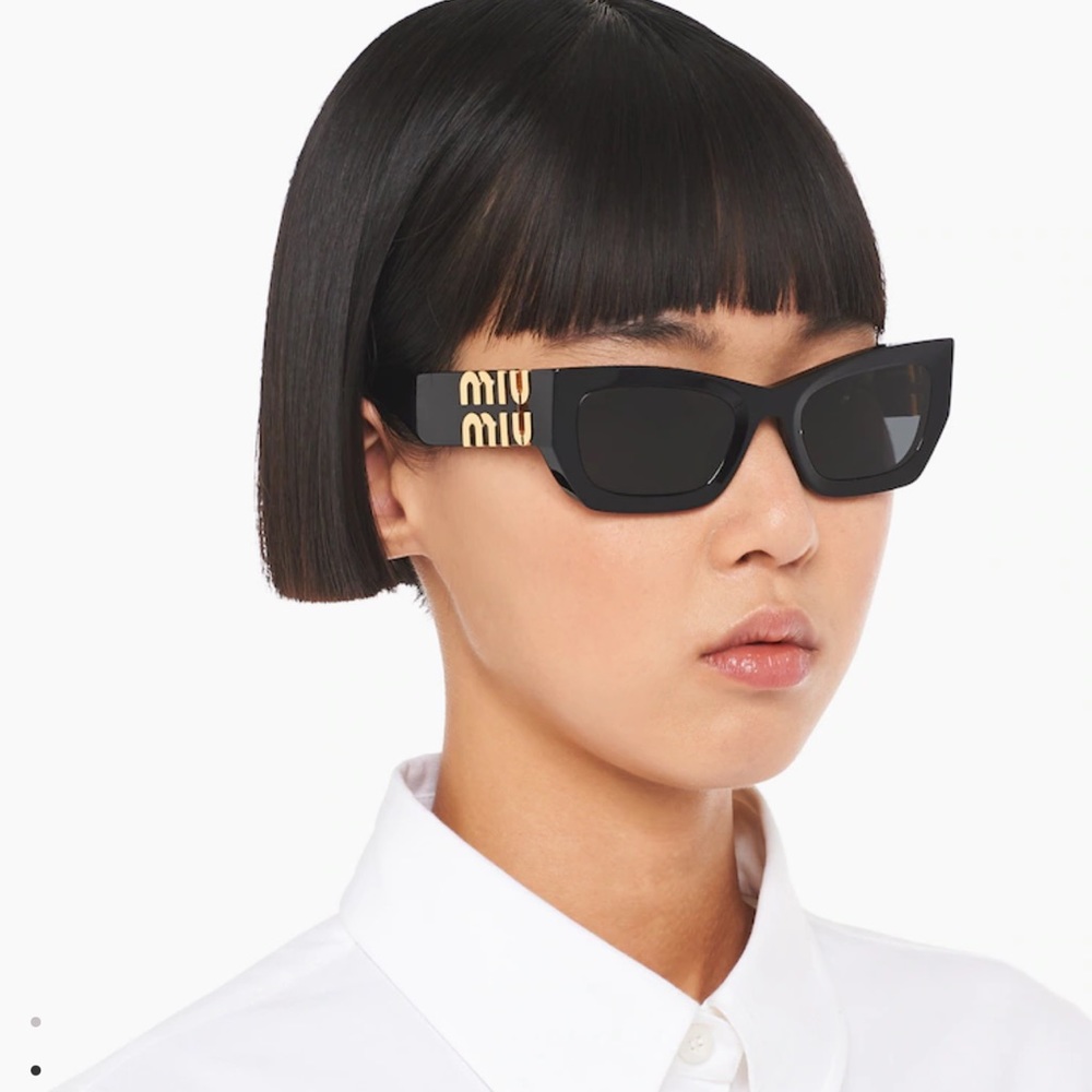 Miu Miu Glimpse sunglasses
